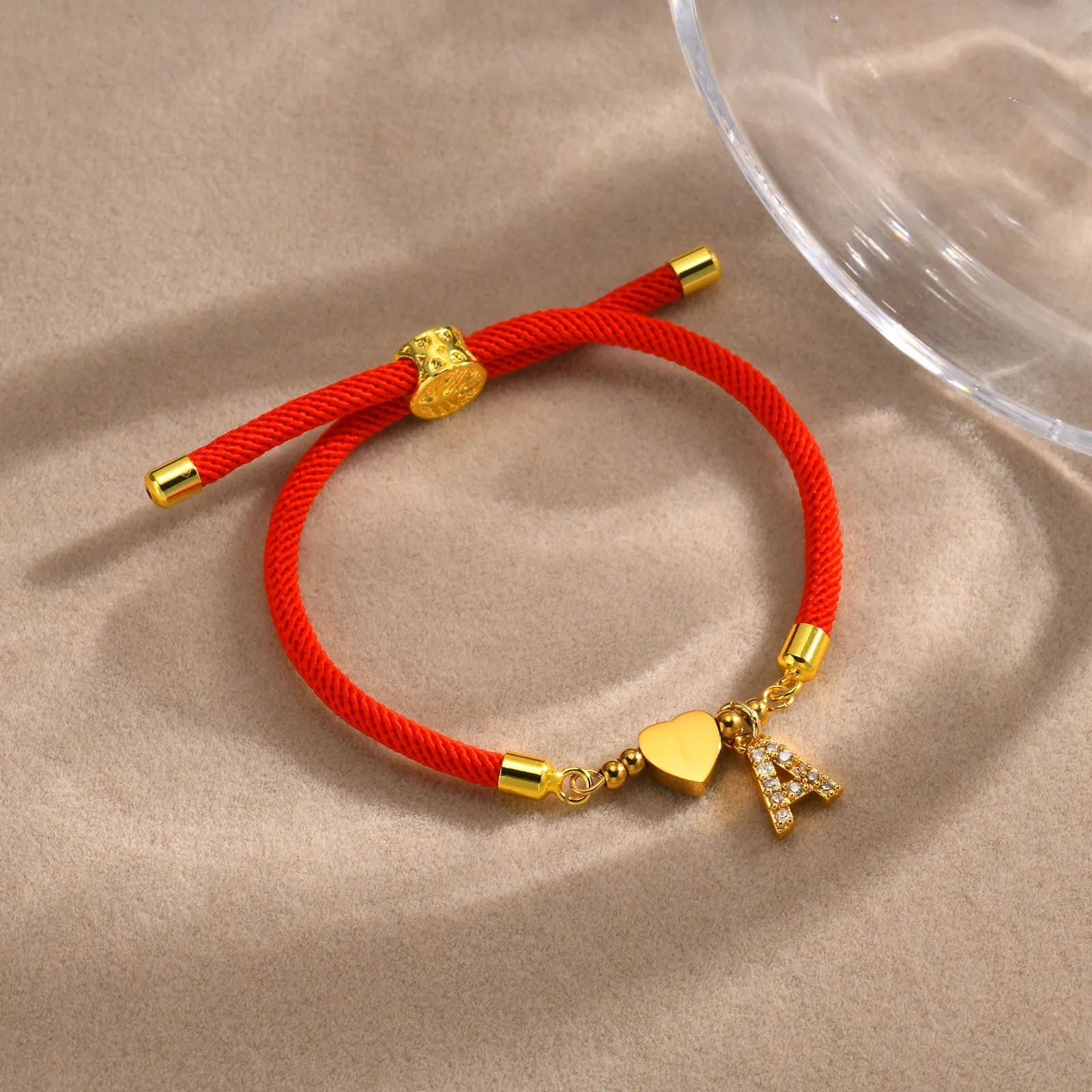 Zierliches Damenarmband mit funkelndem Zirkonia-Herzanhänger